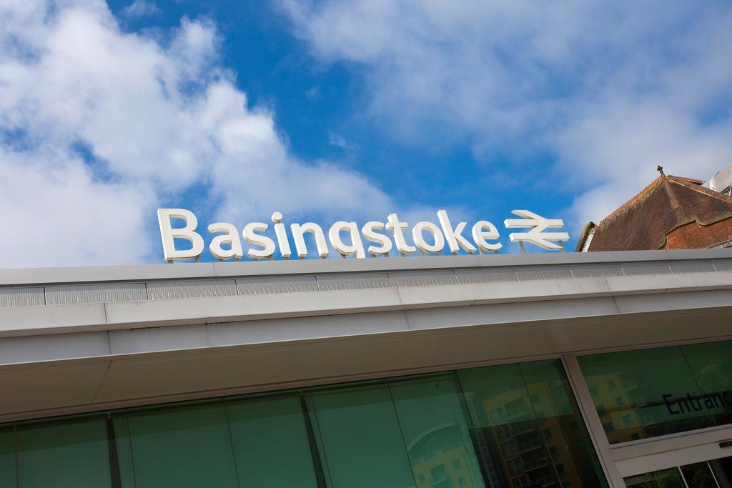 St Raphael House, City Centre Charming Apartments Basingstoke Zewnętrze zdjęcie